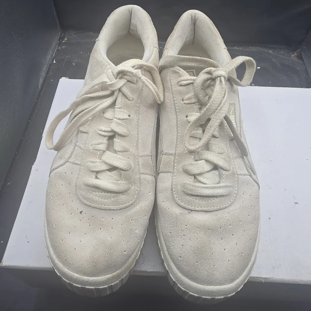 Puma‎ Cream Suede Sneakers Lace Up Women Size 9.5